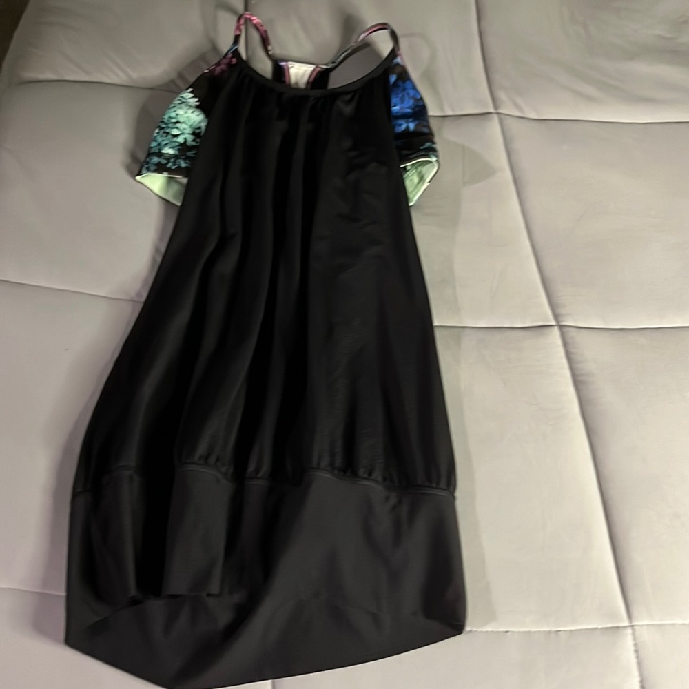 Lululemon size 8 tank top with built in bra